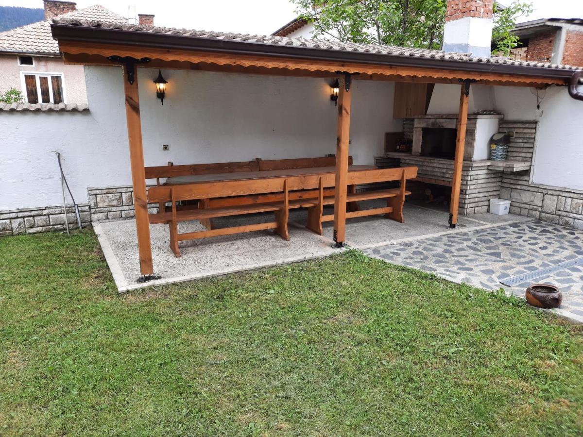 Къща Генчеви Hotel Sarnitsa Exterior photo