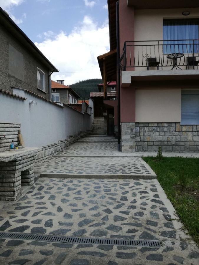 Къща Генчеви Hotel Sarnitsa Exterior photo
