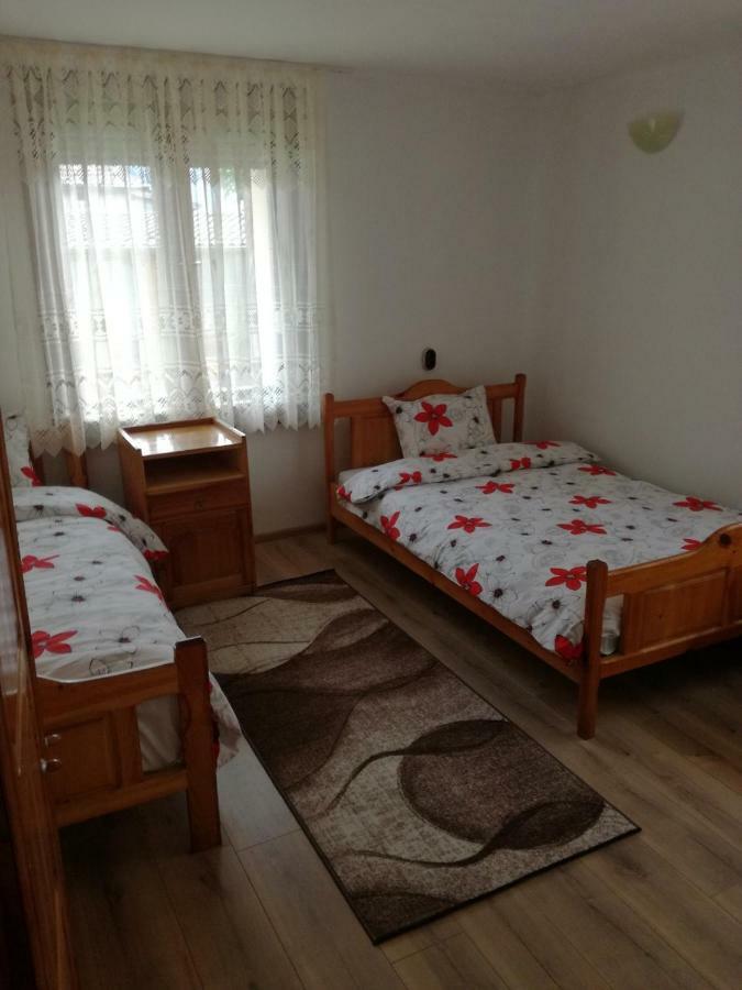 Къща Генчеви Hotel Sarnitsa Exterior photo